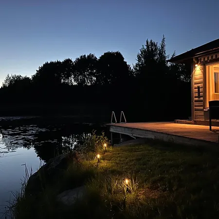 Alpesi faház Laituri Enaejaerven Rannalla *