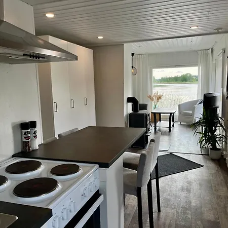 Laituri Enaejaerven Rannalla Alpesi faház Taipale (Soutwest Finland)