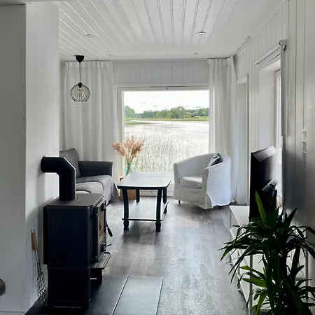 Alpesi faház Laituri Enaejaerven Rannalla Taipale (Soutwest Finland)