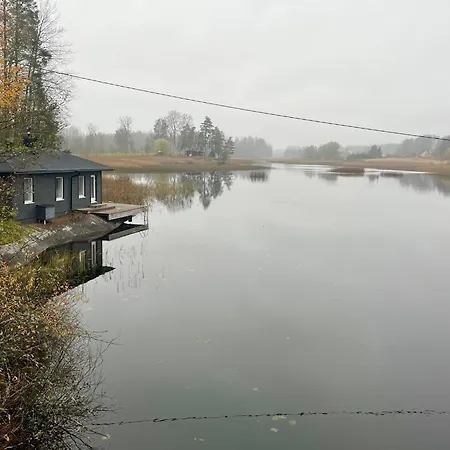 Laituri Enaejaerven Rannalla Alpesi faház *