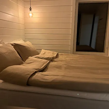 Laituri Enaejaerven Rannalla Alpesi faház *